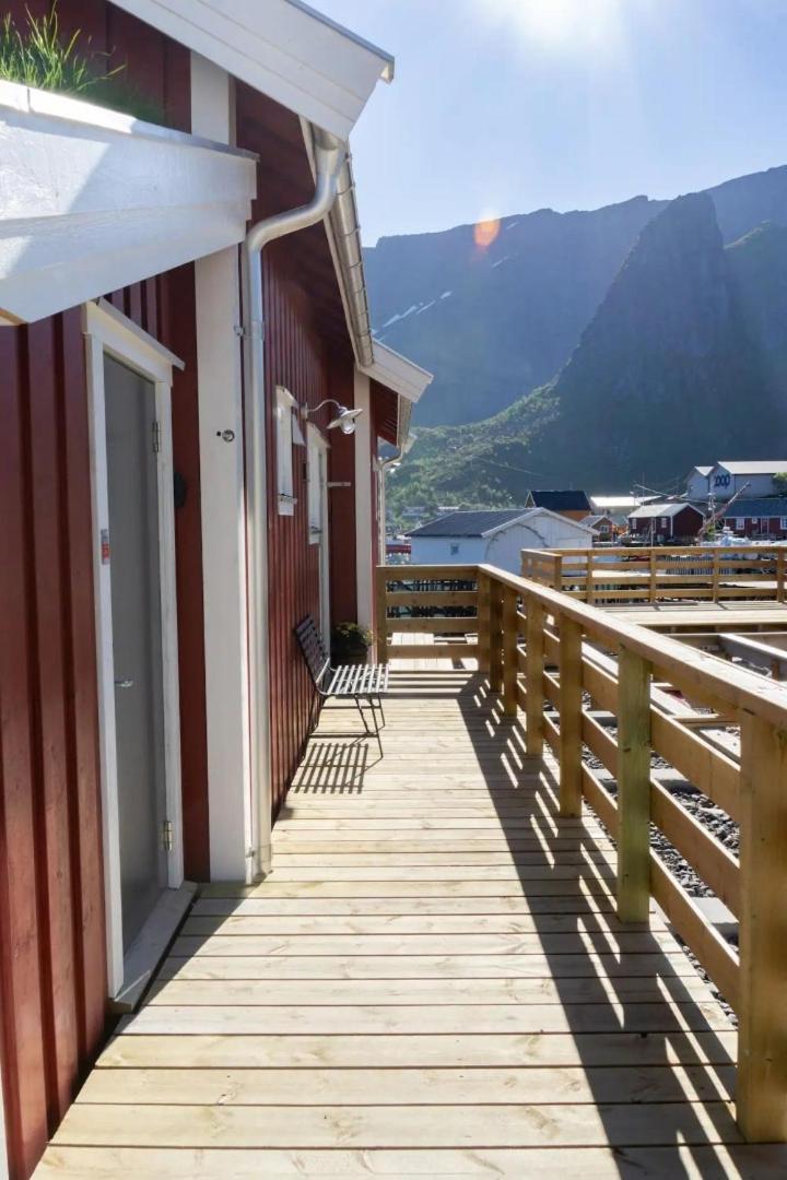 Madelhea Cabin- Seaview Lodge Reine Exterior photo